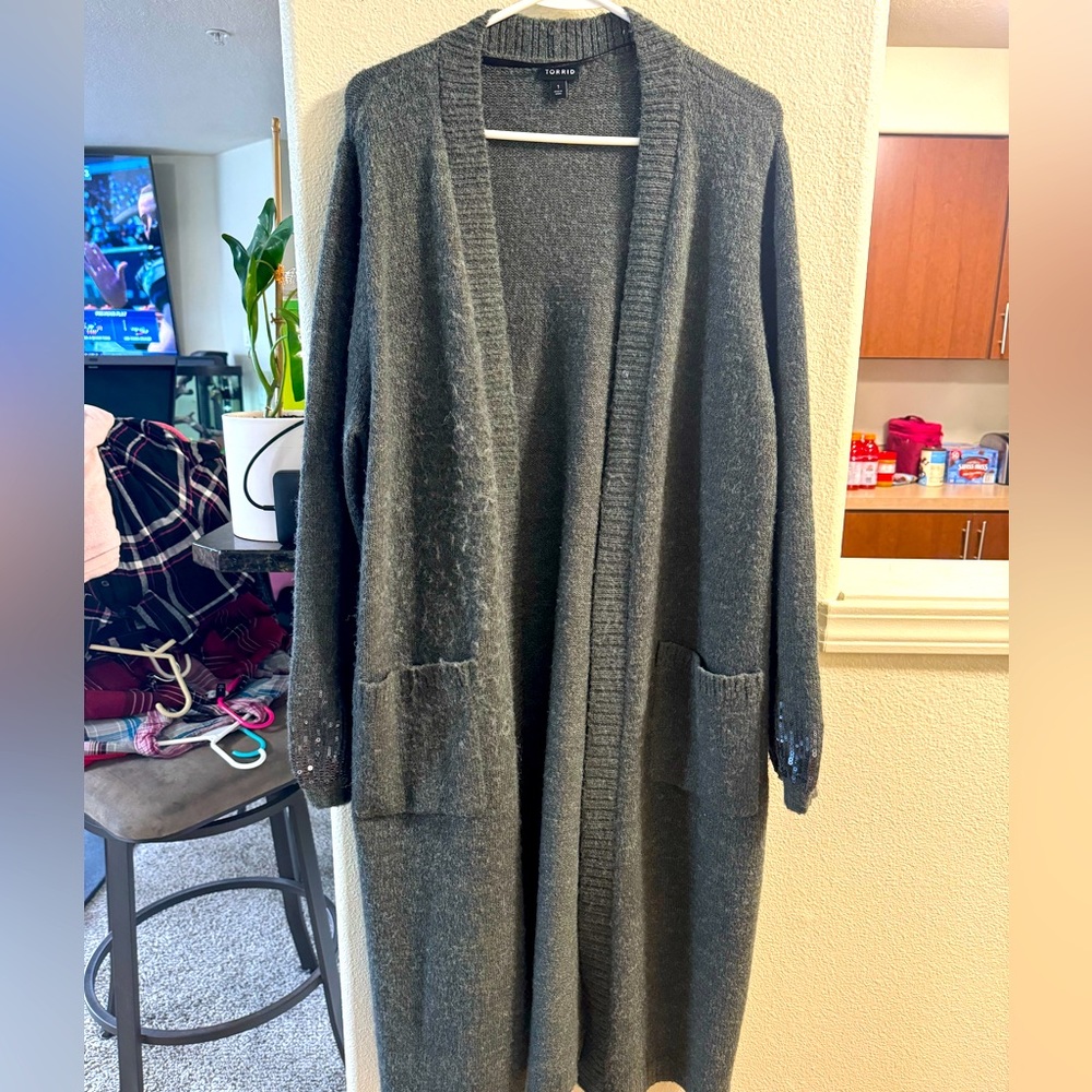 Torrid thick gray sweater with pockets - MAKE ME AN OFFER I CANT REFUSE!